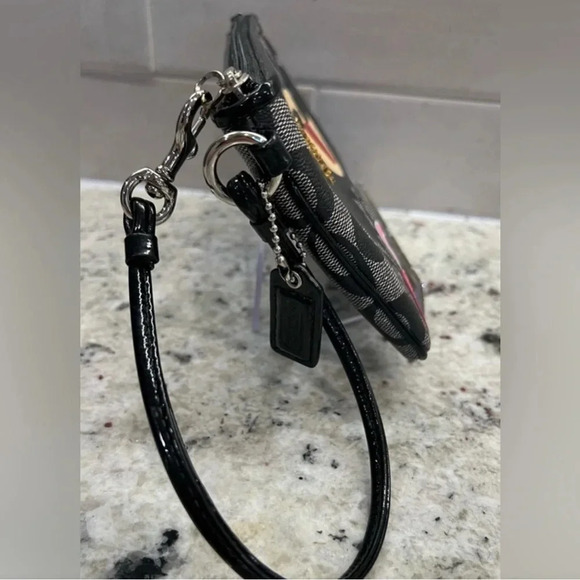 Limited Edition Coach Poppy wristlet - Picture 4 of 6